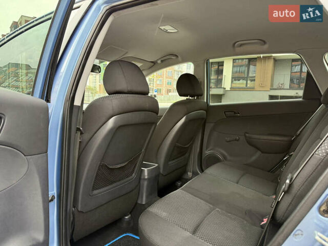 Синий Хендай i30, объемом двигателя 1.6 л и пробегом 180 тыс. км за 8800 $, фото 26 на Automoto.ua