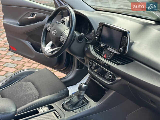 Синий Хендай i30, объемом двигателя 1.4 л и пробегом 205 тыс. км за 10950 $, фото 140 на Automoto.ua