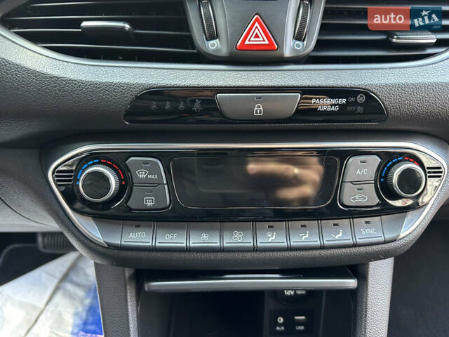 Синий Хендай i30, объемом двигателя 1.4 л и пробегом 205 тыс. км за 10950 $, фото 116 на Automoto.ua