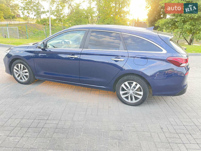Синій Хендай i30, об'ємом двигуна 1.4 л та пробігом 201 тис. км за 11800 $, фото 3 на Automoto.ua