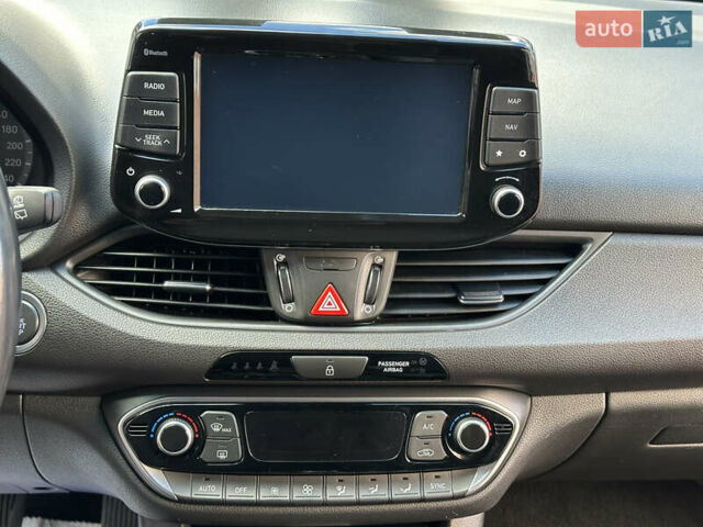 Синий Хендай i30, объемом двигателя 1.4 л и пробегом 205 тыс. км за 10950 $, фото 100 на Automoto.ua