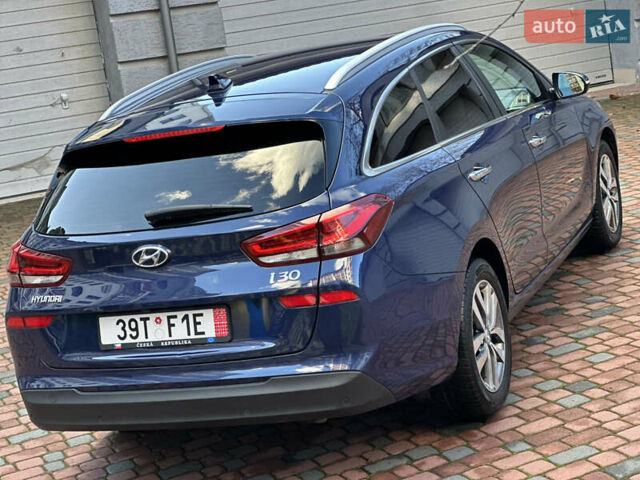 Синий Хендай i30, объемом двигателя 1.4 л и пробегом 205 тыс. км за 10950 $, фото 2 на Automoto.ua