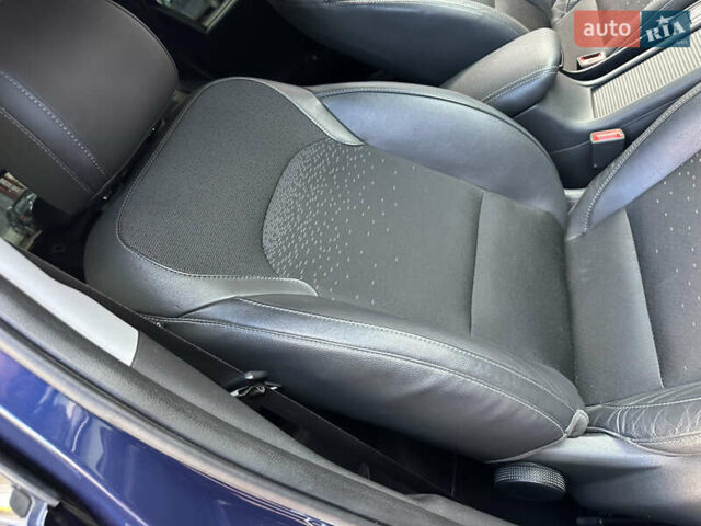 Синий Хендай i30, объемом двигателя 1.4 л и пробегом 205 тыс. км за 10950 $, фото 147 на Automoto.ua