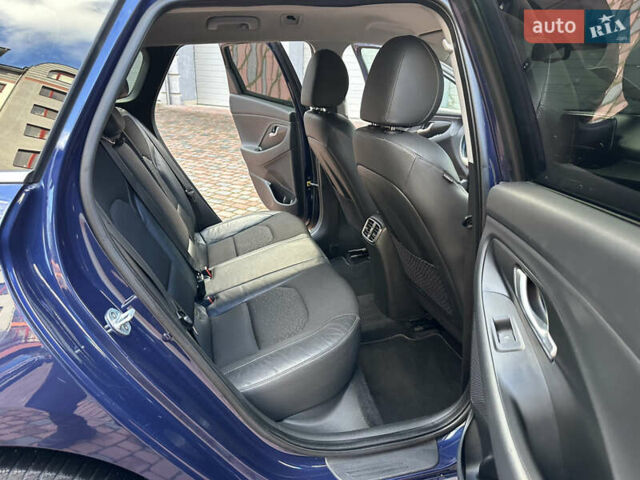 Синий Хендай i30, объемом двигателя 1.4 л и пробегом 205 тыс. км за 10950 $, фото 166 на Automoto.ua
