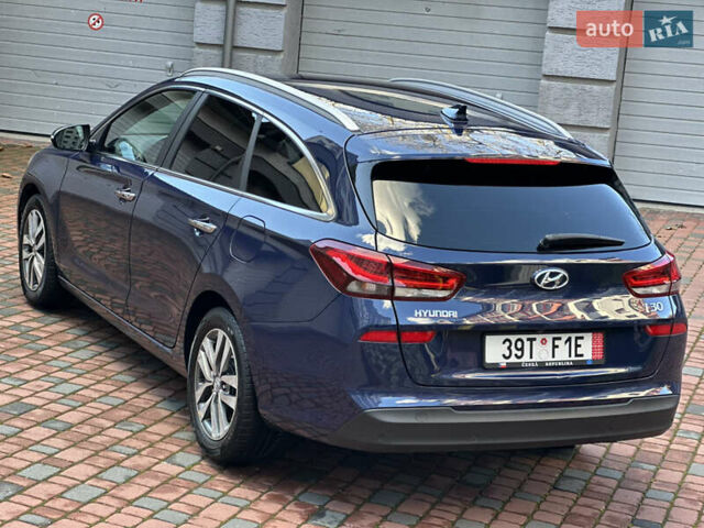 Синий Хендай i30, объемом двигателя 1.4 л и пробегом 205 тыс. км за 10950 $, фото 3 на Automoto.ua