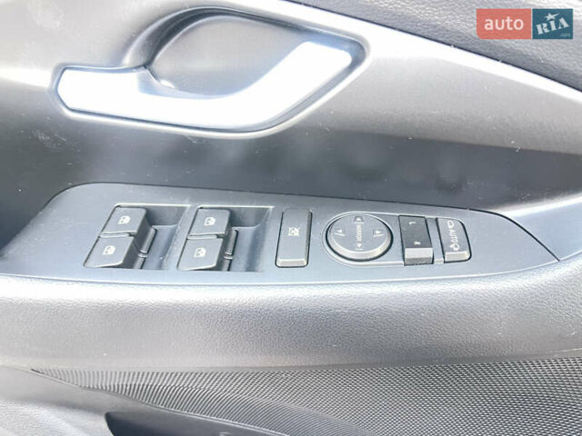 Синій Хендай i30, об'ємом двигуна 1.4 л та пробігом 201 тис. км за 11800 $, фото 20 на Automoto.ua