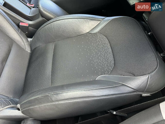 Синий Хендай i30, объемом двигателя 1.4 л и пробегом 205 тыс. км за 10950 $, фото 112 на Automoto.ua