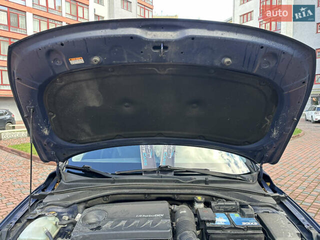 Синий Хендай i30, объемом двигателя 1.4 л и пробегом 205 тыс. км за 10950 $, фото 186 на Automoto.ua