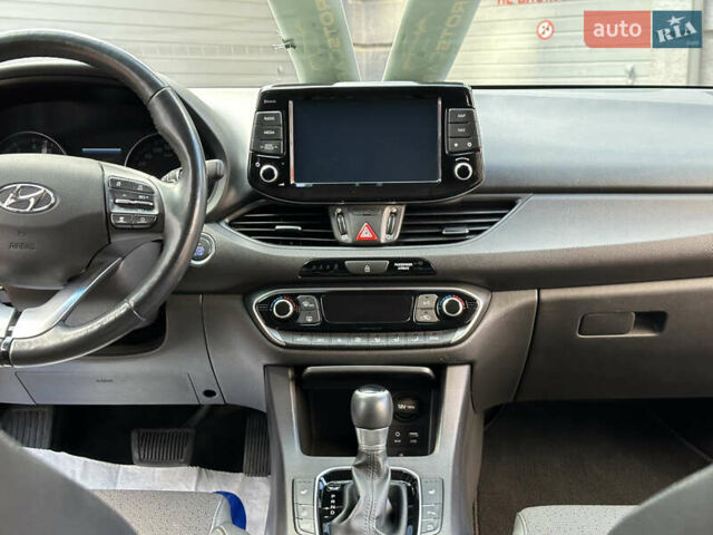 Синий Хендай i30, объемом двигателя 1.4 л и пробегом 205 тыс. км за 10950 $, фото 132 на Automoto.ua