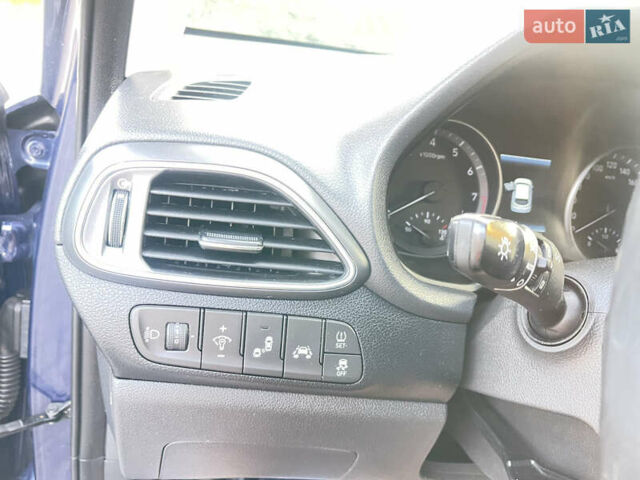 Синій Хендай i30, об'ємом двигуна 1.4 л та пробігом 201 тис. км за 11800 $, фото 19 на Automoto.ua