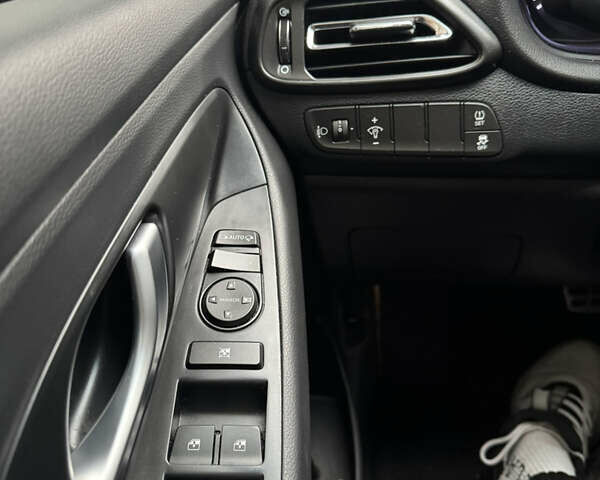 Синий Хендай i30, объемом двигателя 1.5 л и пробегом 49 тыс. км за 16500 $, фото 9 на Automoto.ua