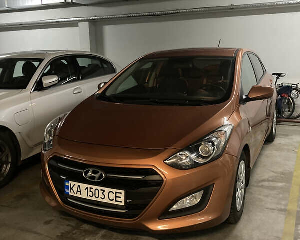Оранжевый Хендай i30, объемом двигателя 1.4 л и пробегом 86 тыс. км за 10000 $, фото 3 на Automoto.ua