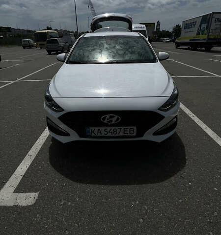 Білий Хендай i30 Wagon, об'ємом двигуна 1.5 л та пробігом 120 тис. км за 14000 $, фото 1 на Automoto.ua