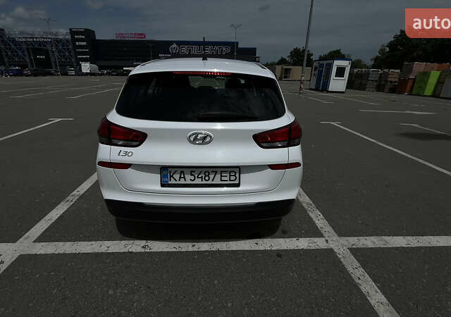 Білий Хендай i30 Wagon, об'ємом двигуна 1.5 л та пробігом 120 тис. км за 14000 $, фото 3 на Automoto.ua