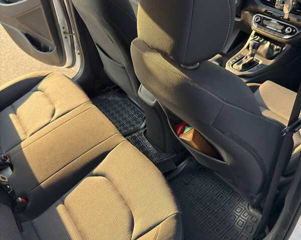 Белый Хендай i30 Wagon, объемом двигателя 1.5 л и пробегом 27 тыс. км за 18000 $, фото 7 на Automoto.ua