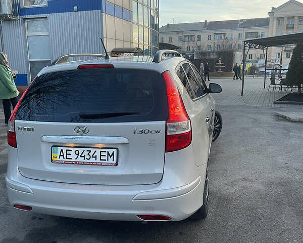 Бежевий Хендай i30 Wagon, об'ємом двигуна 1.6 л та пробігом 120 тис. км за 8300 $, фото 4 на Automoto.ua