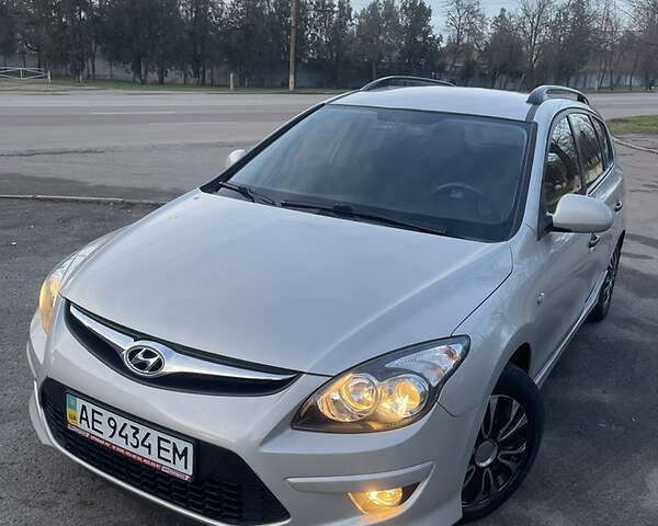 Бежевий Хендай i30 Wagon, об'ємом двигуна 1.6 л та пробігом 120 тис. км за 8300 $, фото 2 на Automoto.ua