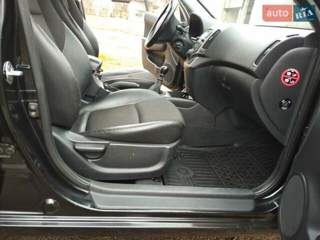 Чорний Хендай i30 Wagon, об'ємом двигуна 2 л та пробігом 176 тис. км за 7800 $, фото 9 на Automoto.ua