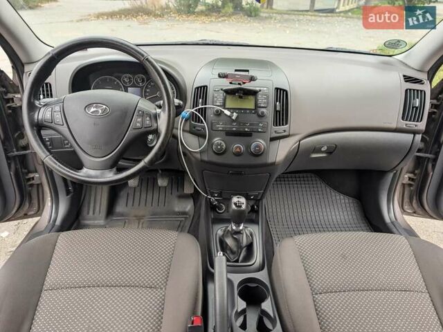 Коричневый Хендай i30 Wagon, объемом двигателя 1.6 л и пробегом 236 тыс. км за 7200 $, фото 10 на Automoto.ua