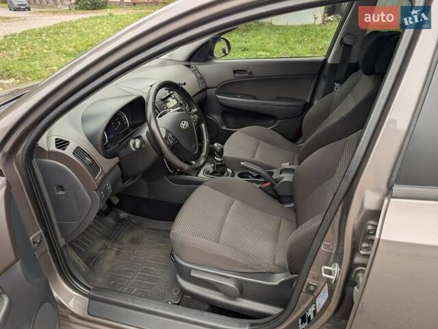 Коричневый Хендай i30 Wagon, объемом двигателя 1.6 л и пробегом 236 тыс. км за 7200 $, фото 9 на Automoto.ua