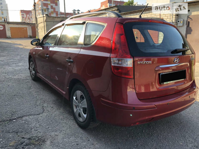 Красный Хендай i30 Wagon, объемом двигателя 1.6 л и пробегом 64 тыс. км за 8600 $, фото 4 на Automoto.ua
