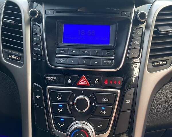 Красный Хендай i30 Wagon, объемом двигателя 1.4 л и пробегом 254 тыс. км за 8000 $, фото 1 на Automoto.ua