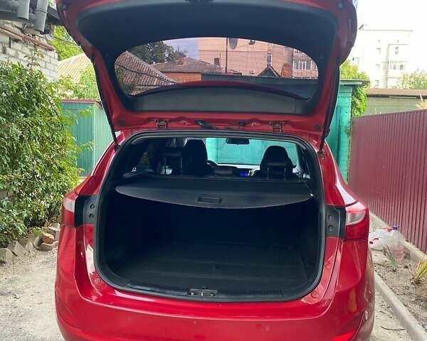 Красный Хендай i30 Wagon, объемом двигателя 1.4 л и пробегом 254 тыс. км за 8000 $, фото 11 на Automoto.ua