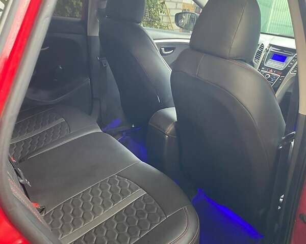 Красный Хендай i30 Wagon, объемом двигателя 1.4 л и пробегом 254 тыс. км за 8000 $, фото 3 на Automoto.ua
