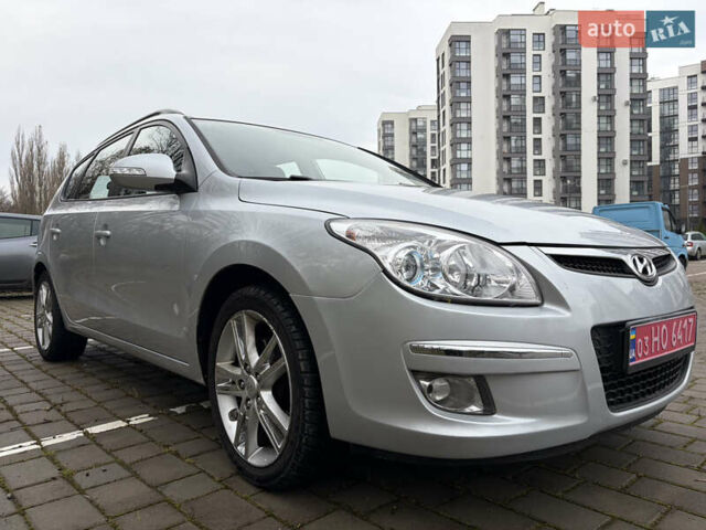 Сірий Хендай i30 Wagon, об'ємом двигуна 2 л та пробігом 213 тис. км за 8399 $, фото 1 на Automoto.ua