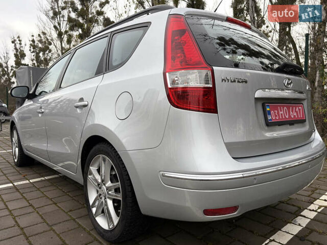Сірий Хендай i30 Wagon, об'ємом двигуна 2 л та пробігом 213 тис. км за 8399 $, фото 3 на Automoto.ua