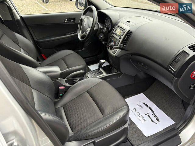 Сірий Хендай i30 Wagon, об'ємом двигуна 2 л та пробігом 213 тис. км за 8399 $, фото 6 на Automoto.ua