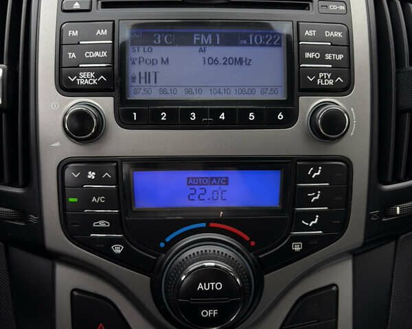 Сірий Хендай i30 Wagon, об'ємом двигуна 2 л та пробігом 213 тис. км за 8399 $, фото 13 на Automoto.ua