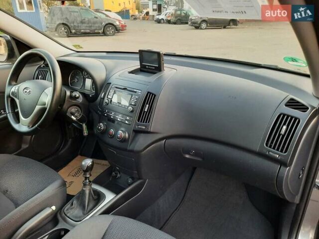 Серый Хендай i30 Wagon, объемом двигателя 0 л и пробегом 175 тыс. км за 6700 $, фото 85 на Automoto.ua
