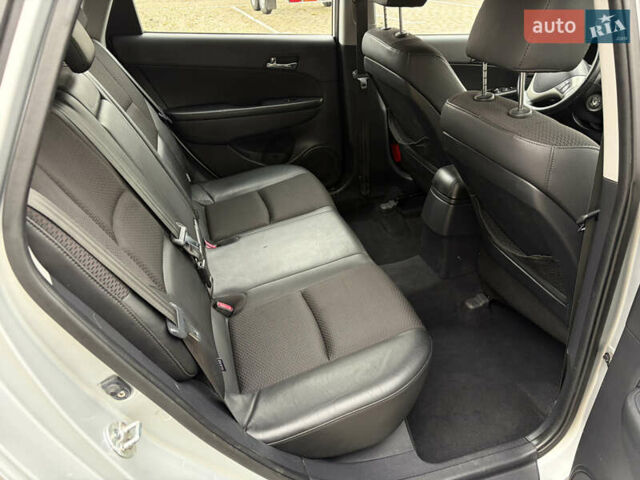 Сірий Хендай i30 Wagon, об'ємом двигуна 2 л та пробігом 213 тис. км за 8399 $, фото 8 на Automoto.ua