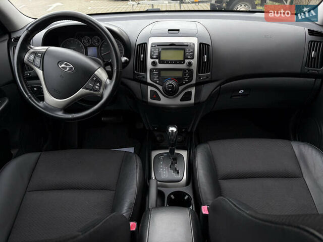 Сірий Хендай i30 Wagon, об'ємом двигуна 2 л та пробігом 213 тис. км за 8399 $, фото 9 на Automoto.ua