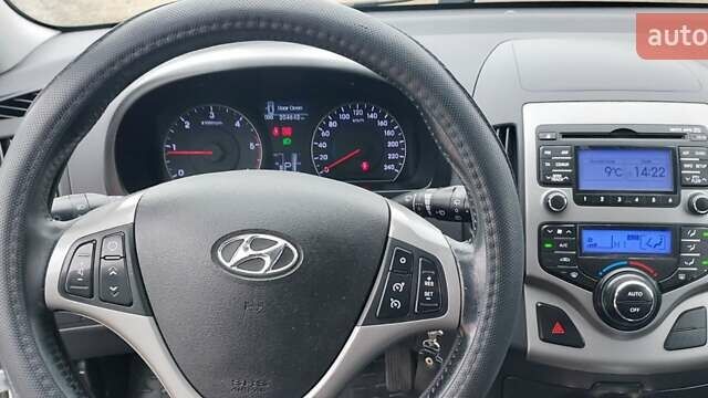 Сірий Хендай i30 Wagon, об'ємом двигуна 1.59 л та пробігом 205 тис. км за 7500 $, фото 2 на Automoto.ua