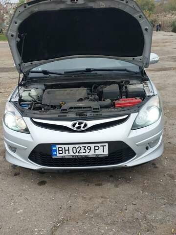 Сірий Хендай i30 Wagon, об'ємом двигуна 1.59 л та пробігом 205 тис. км за 7500 $, фото 17 на Automoto.ua