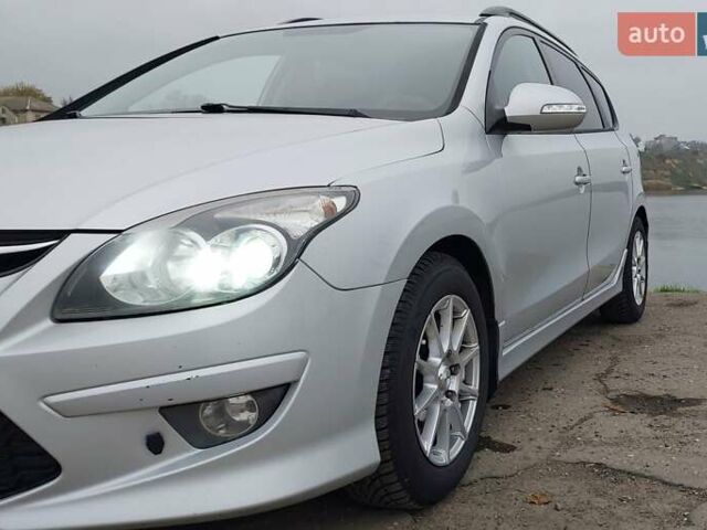 Сірий Хендай i30 Wagon, об'ємом двигуна 1.59 л та пробігом 205 тис. км за 7500 $, фото 8 на Automoto.ua
