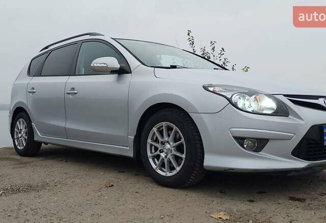 Сірий Хендай i30 Wagon, об'ємом двигуна 1.59 л та пробігом 205 тис. км за 7500 $, фото 5 на Automoto.ua