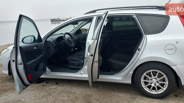 Сірий Хендай i30 Wagon, об'ємом двигуна 1.59 л та пробігом 205 тис. км за 7500 $, фото 14 на Automoto.ua