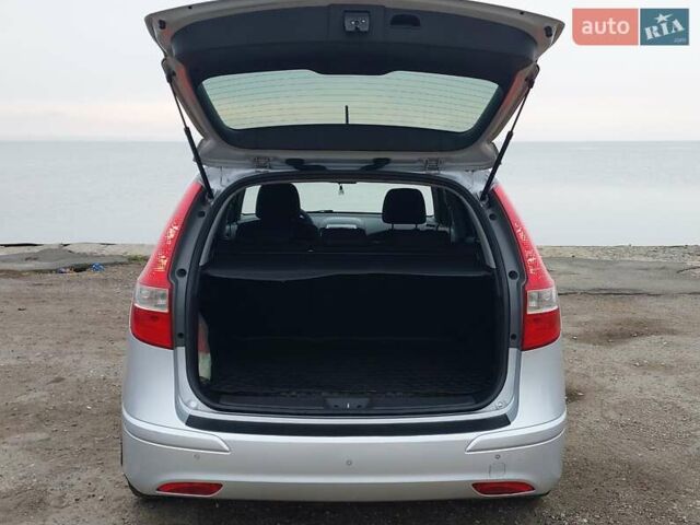 Сірий Хендай i30 Wagon, об'ємом двигуна 1.59 л та пробігом 205 тис. км за 7500 $, фото 6 на Automoto.ua