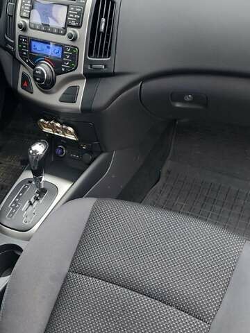 Сірий Хендай i30 Wagon, об'ємом двигуна 1.59 л та пробігом 205 тис. км за 7500 $, фото 13 на Automoto.ua