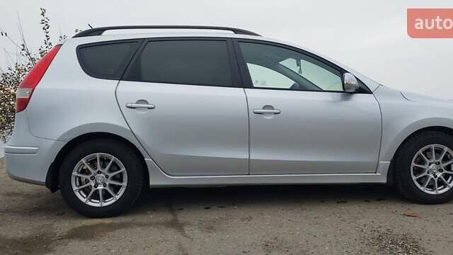 Сірий Хендай i30 Wagon, об'ємом двигуна 1.59 л та пробігом 205 тис. км за 7500 $, фото 3 на Automoto.ua