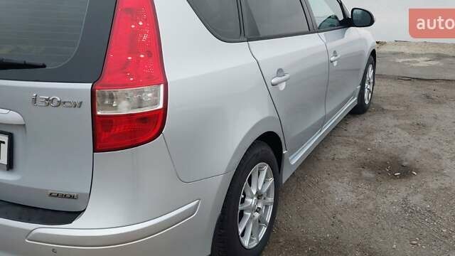 Сірий Хендай i30 Wagon, об'ємом двигуна 1.59 л та пробігом 205 тис. км за 7500 $, фото 4 на Automoto.ua