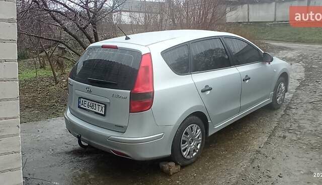 Сірий Хендай i30 Wagon, об'ємом двигуна 1.6 л та пробігом 213 тис. км за 6500 $, фото 2 на Automoto.ua