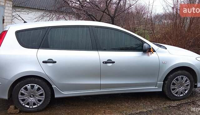 Сірий Хендай i30 Wagon, об'ємом двигуна 1.6 л та пробігом 213 тис. км за 6500 $, фото 1 на Automoto.ua