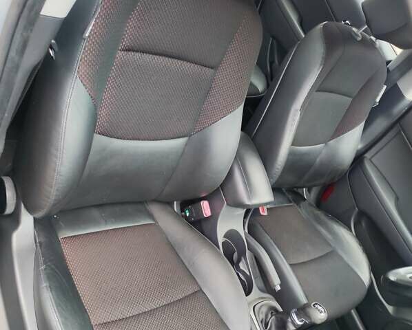 Сірий Хендай i30 Wagon, об'ємом двигуна 1.58 л та пробігом 216 тис. км за 7700 $, фото 29 на Automoto.ua