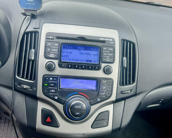 Серый Хендай i30 Wagon, объемом двигателя 1.6 л и пробегом 311 тыс. км за 7800 $, фото 11 на Automoto.ua