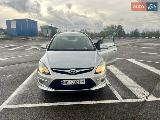 Серый Хендай i30 Wagon, объемом двигателя 1.6 л и пробегом 311 тыс. км за 7800 $, фото 1 на Automoto.ua