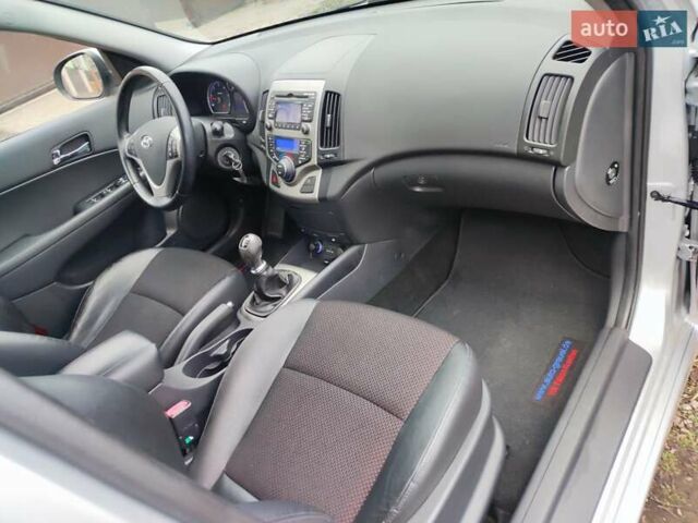 Сірий Хендай i30 Wagon, об'ємом двигуна 1.58 л та пробігом 216 тис. км за 7700 $, фото 28 на Automoto.ua